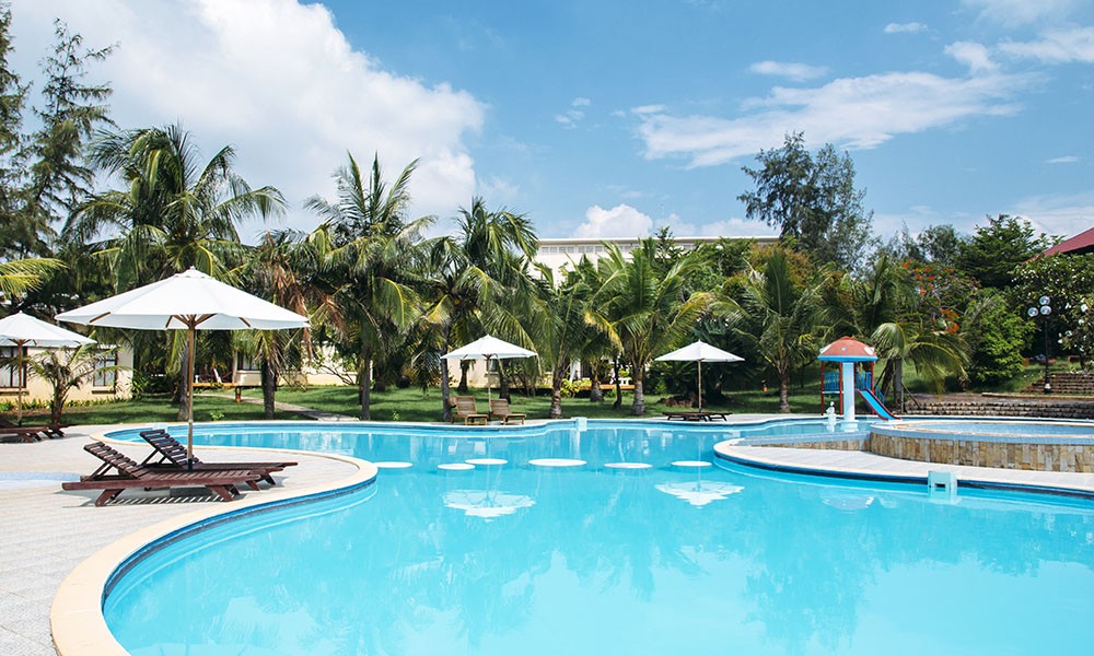 Lazi Beach Resort (Mỏm Đá Chim)