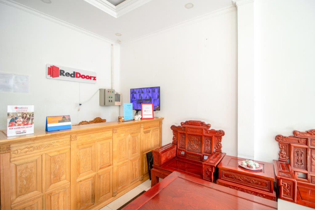 Reddoorz Plus Near Phan Xich Long